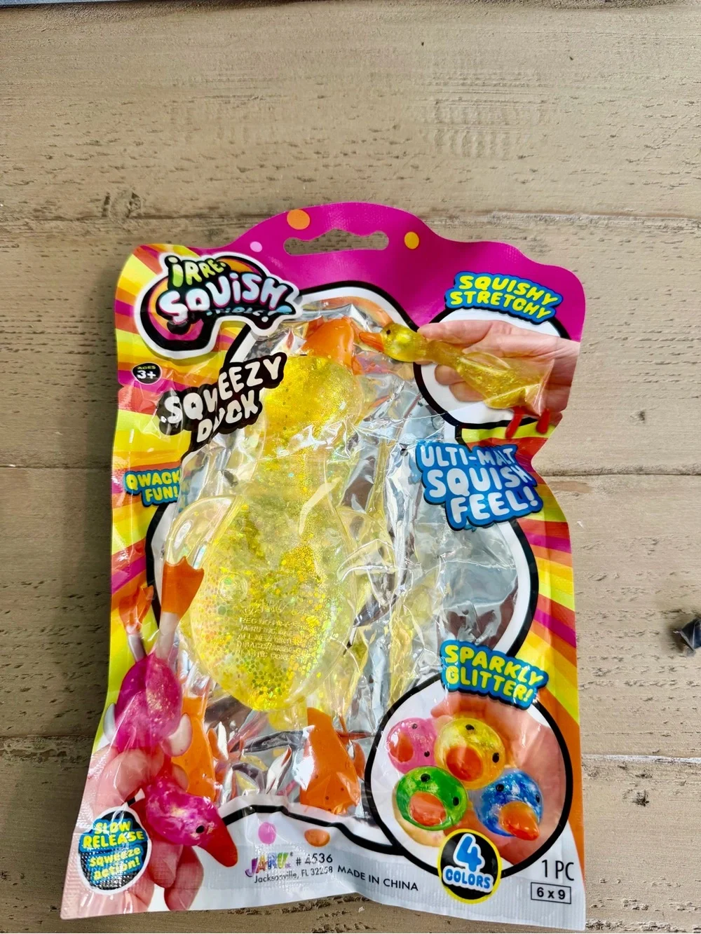 VIRAL Squishy YELLOW GLITTER Duck Sqweezy Duck JA-RU Irre-squish-tible!